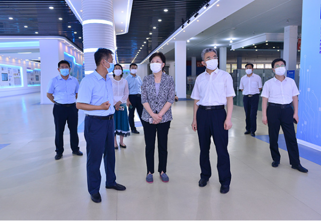 濟寧市政協(xié)主席、黨組書(shū)記霍媛媛到新風(fēng)光公司調研