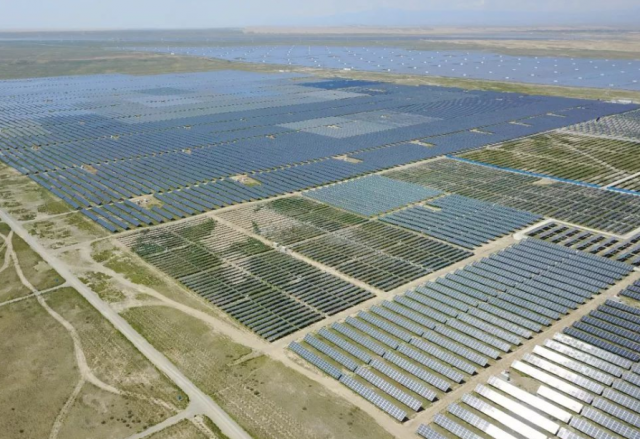 奮戰開(kāi)門(mén)紅④ | 新風(fēng)光超大容量SVG批量發(fā)貨 助力國家能源資源戰略保障基地建設